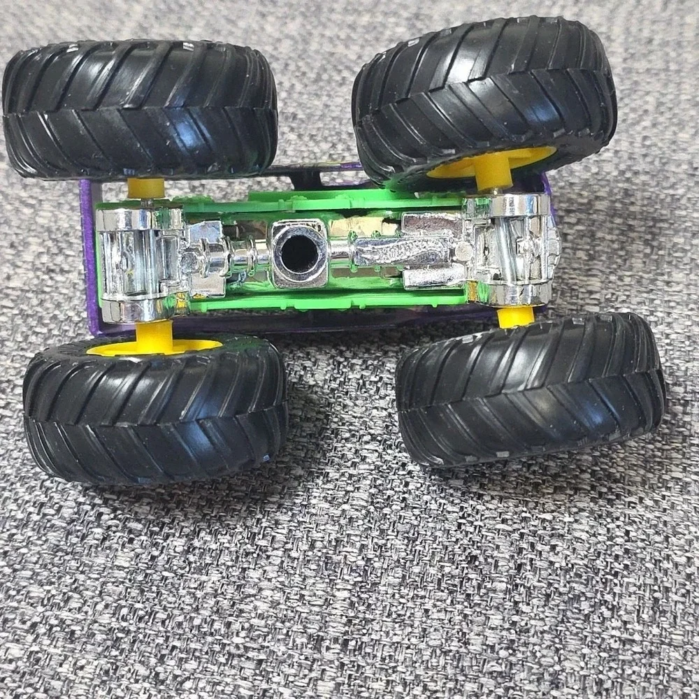 HOT WHEELS MONSTER TRUCKS TEST SUBJECT PURPLE & GREEN 1:64 DIECAST 3 3/4